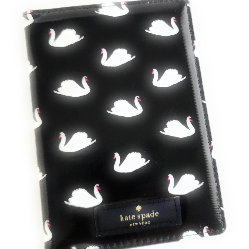 Kate Spade Daycation Small Swans Passport Holder C